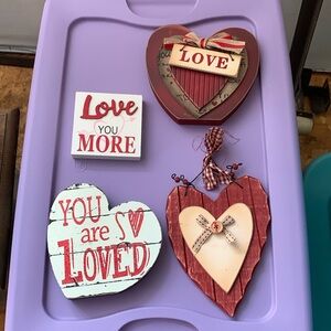 4 Valentines signs